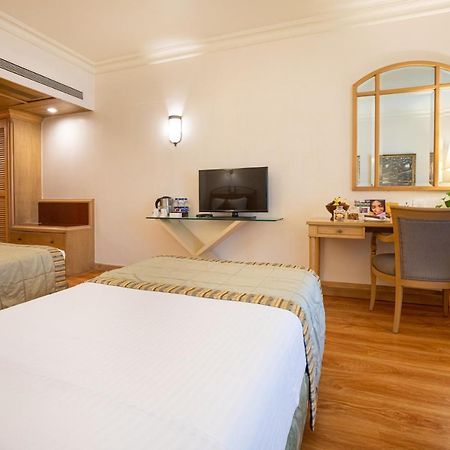 The Orchid Hotel Mumbai Vile Parle Eksteriør billede A room at the Taj Bengal