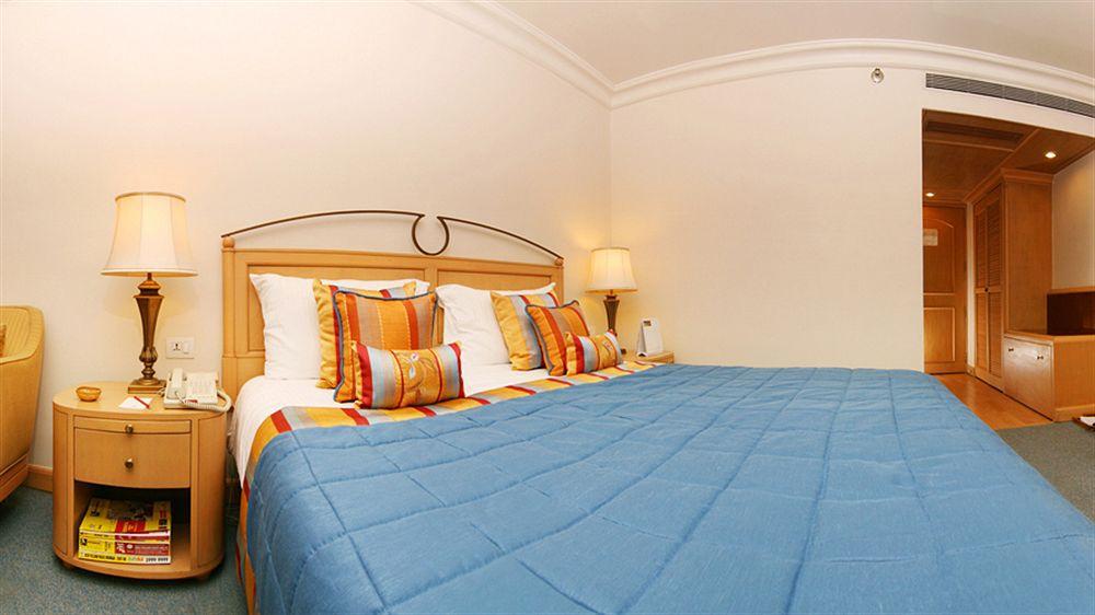 The Orchid Hotel Mumbai Vile Parle Eksteriør billede A bedroom at the hotel