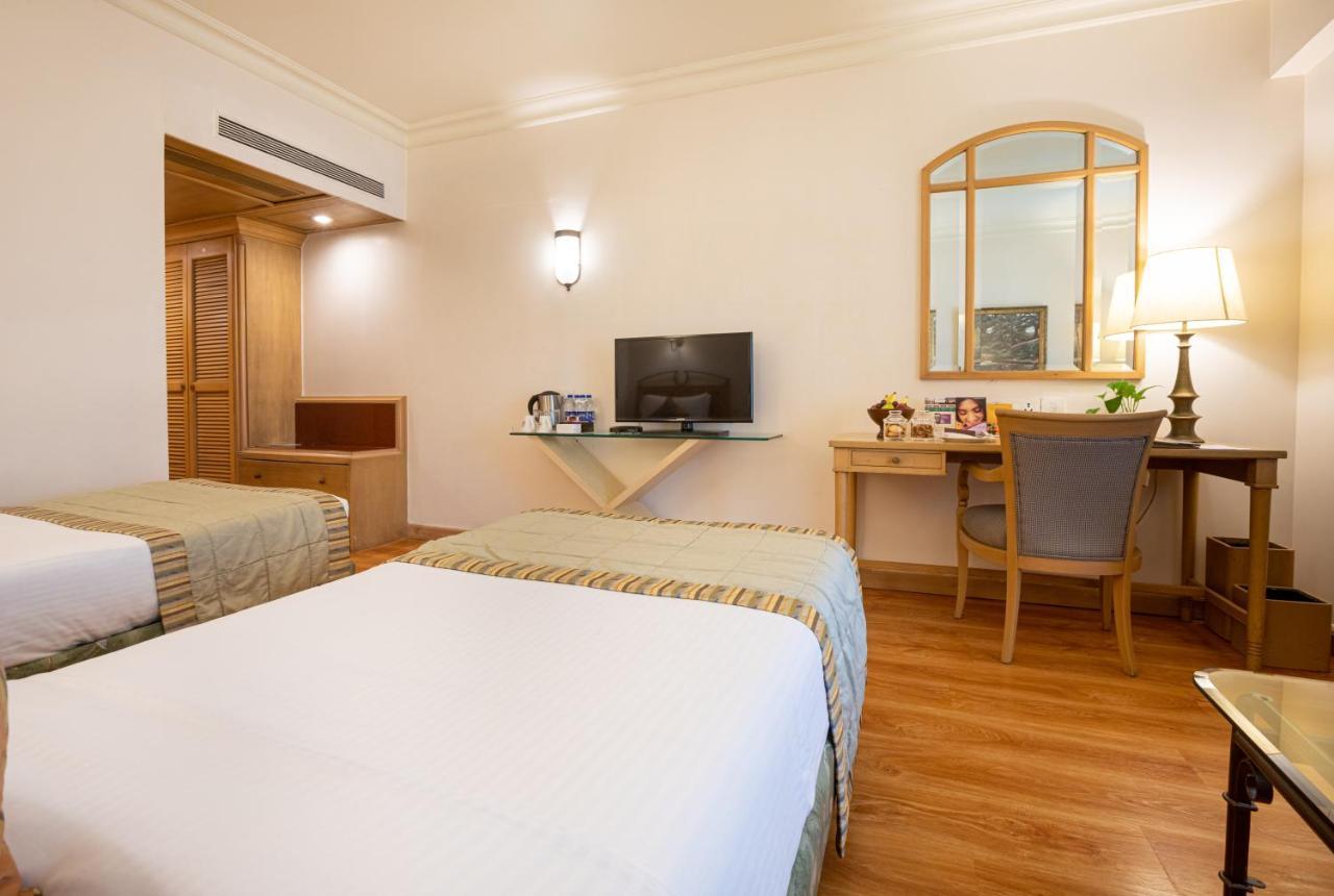 The Orchid Hotel Mumbai Vile Parle Eksteriør billede A room at the Taj Bengal