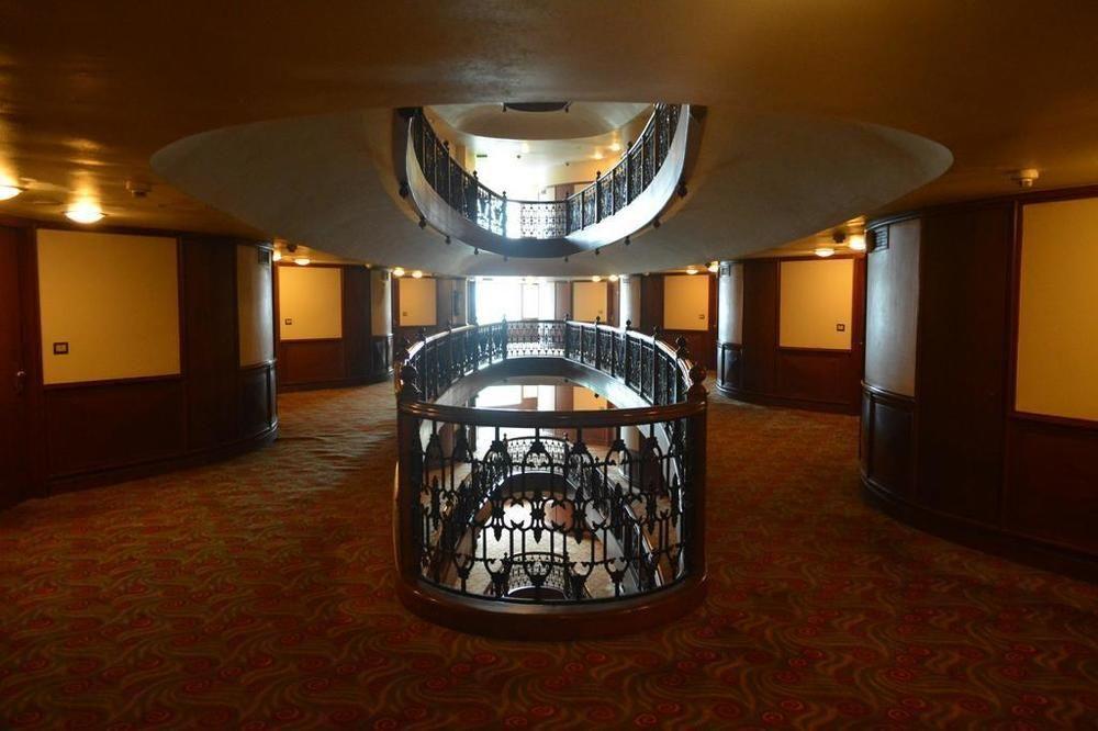 The Orchid Hotel Mumbai Vile Parle Eksteriør billede Interior of the hotel
