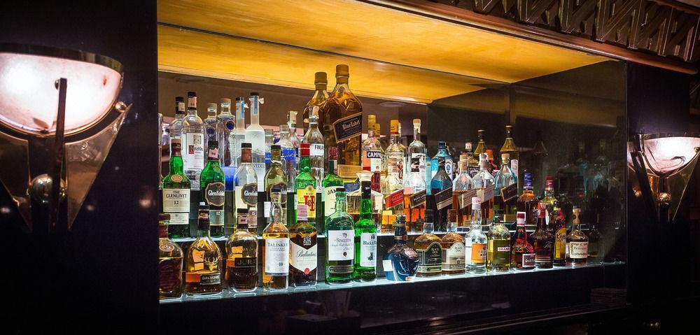 The Orchid Hotel Mumbai Vile Parle Eksteriør billede A selection of spirits