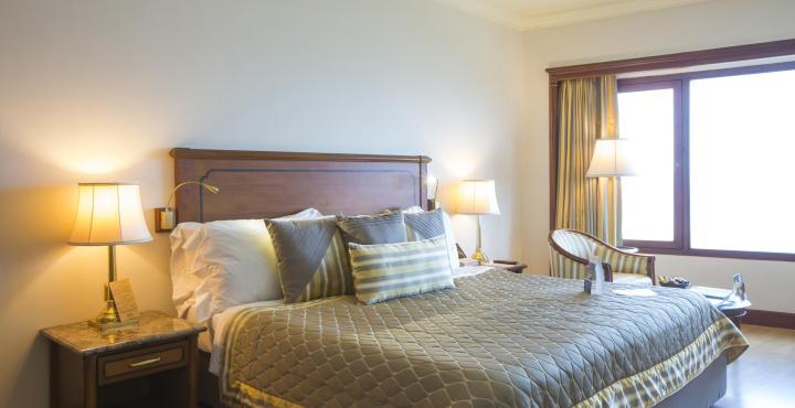 The Orchid Hotel Mumbai Vile Parle Eksteriør billede A bedroom at the hotel