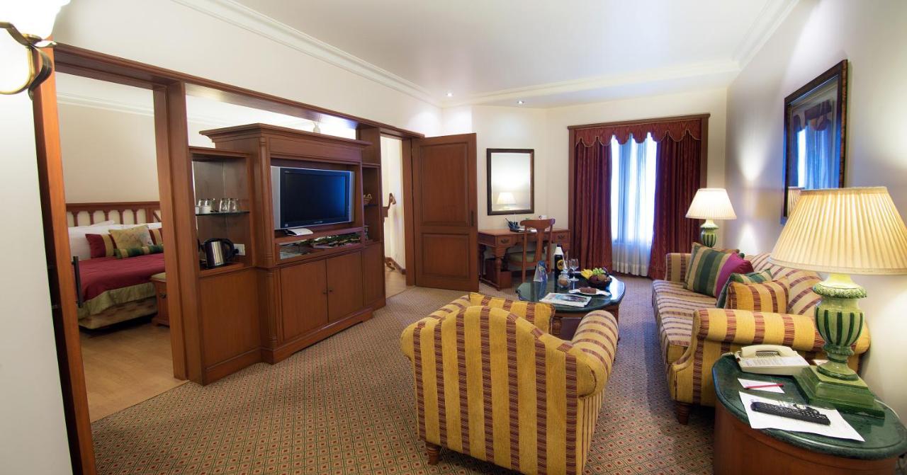 The Orchid Hotel Mumbai Vile Parle Eksteriør billede A suite at the Taj Mahal Palace, Mumbai