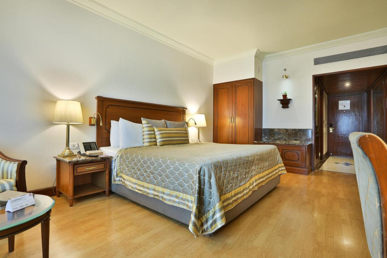 The Orchid Hotel Mumbai Vile Parle Eksteriør billede A room at the Taj Bengal