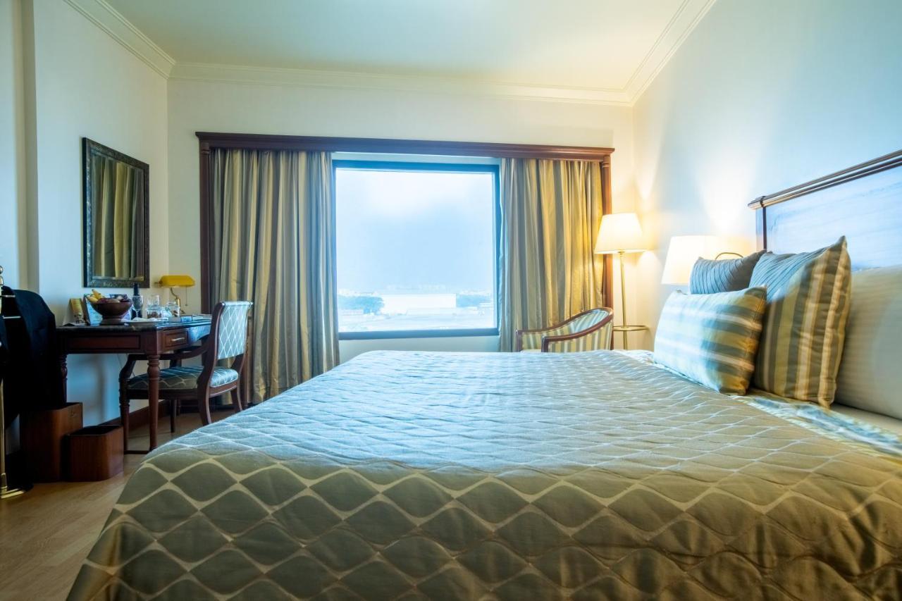 The Orchid Hotel Mumbai Vile Parle Eksteriør billede A room at the Taj Bengal