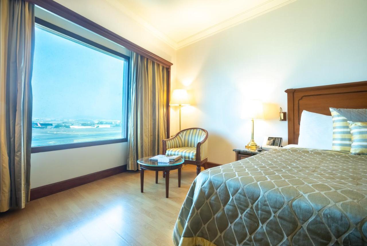 The Orchid Hotel Mumbai Vile Parle Eksteriør billede A room at the hotel